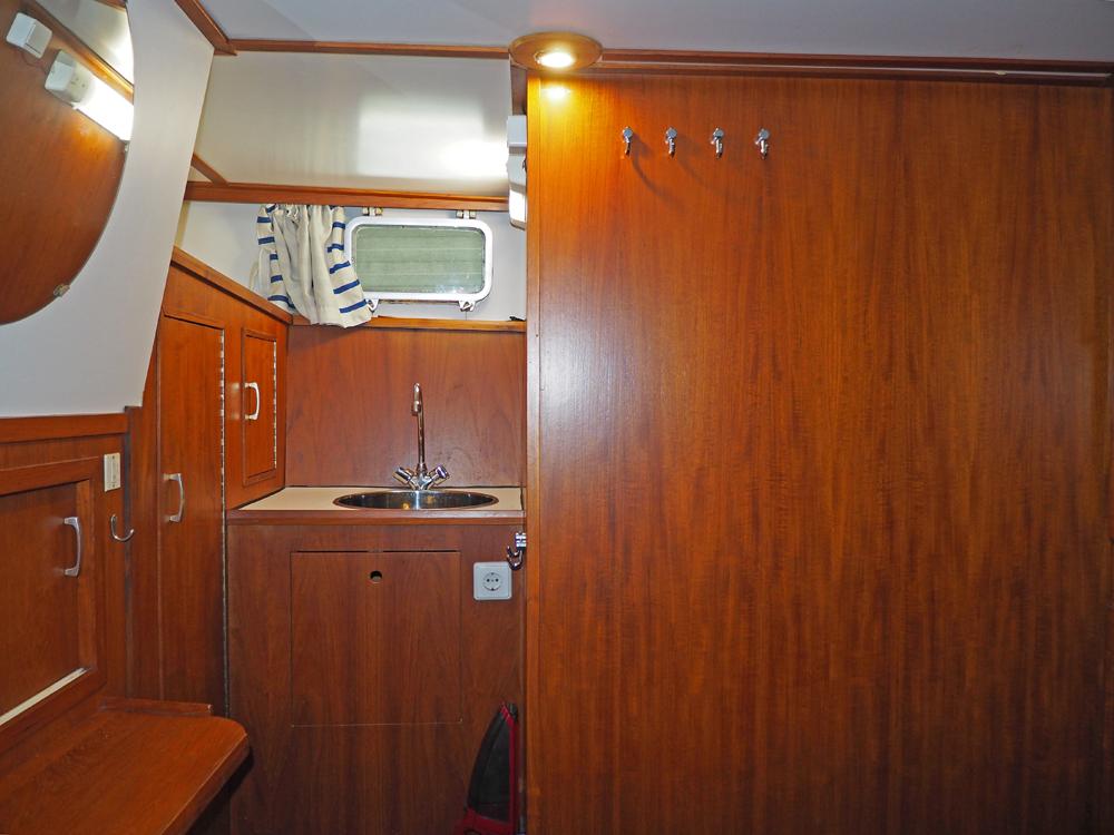 Aft cabin, Accommodation